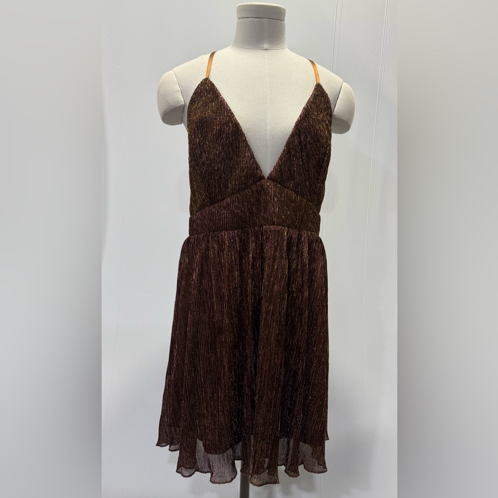 Make Your Acquaintance Gold Metallic V-Neck Skater Dress sz Large EUC